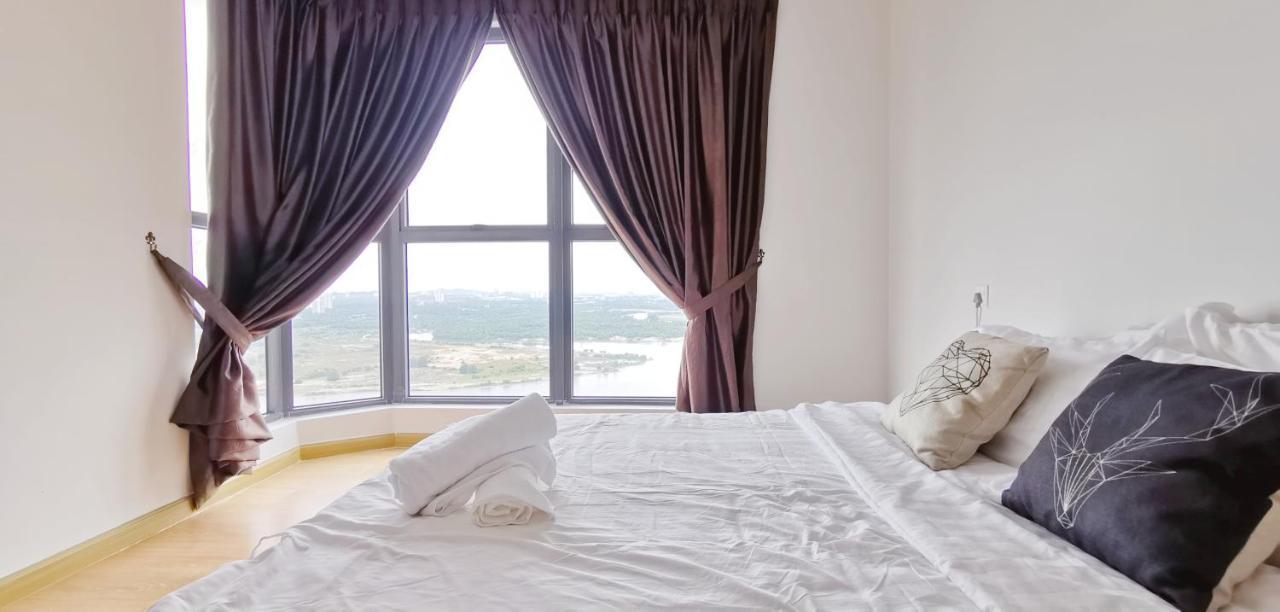Superb Seaview Royal Strand Danga Bay Country Garden Apartamento Johor Bahru Exterior foto
