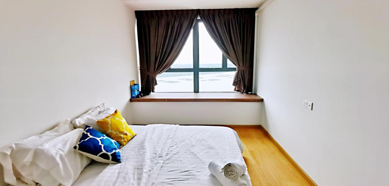 Superb Seaview Royal Strand Danga Bay Country Garden Apartamento Johor Bahru Exterior foto